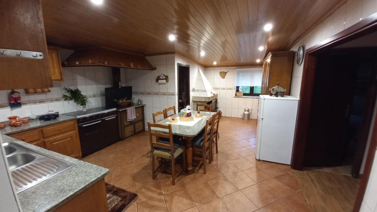 הוילה פארדס דה קורה Casa Da Rosa Porreiras מראה חיצוני תמונה