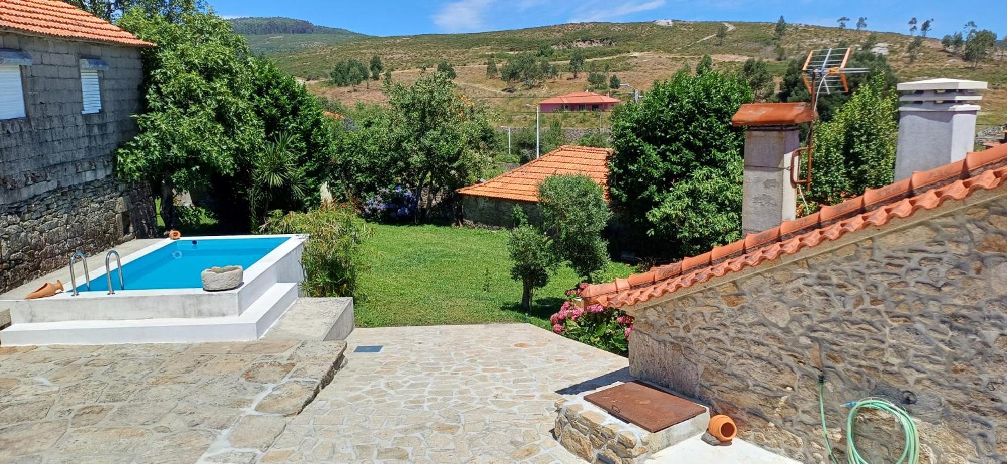הוילה פארדס דה קורה Casa Da Rosa Porreiras מראה חיצוני תמונה